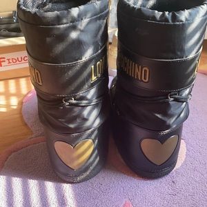 Moon boots